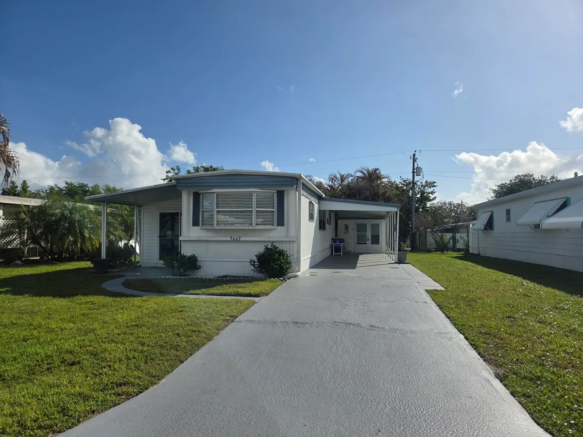 front at 7667 SE Swan Avenue, Hobe Sound