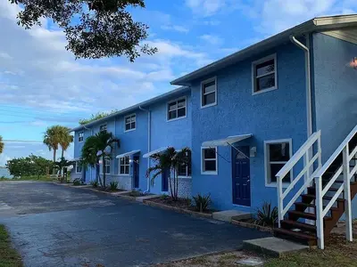 4220 NE Indian River Drive Unit #5, Jensen Beach – Apartment for rent