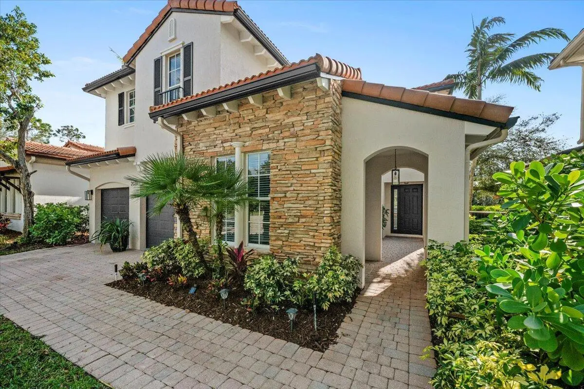 Courtyard Entry at 2020 Graden Drive, Palm Beach Gardens