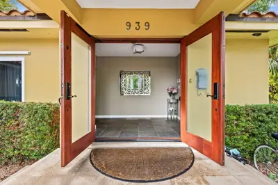 939 Buchanan Street, Hollywood – sold