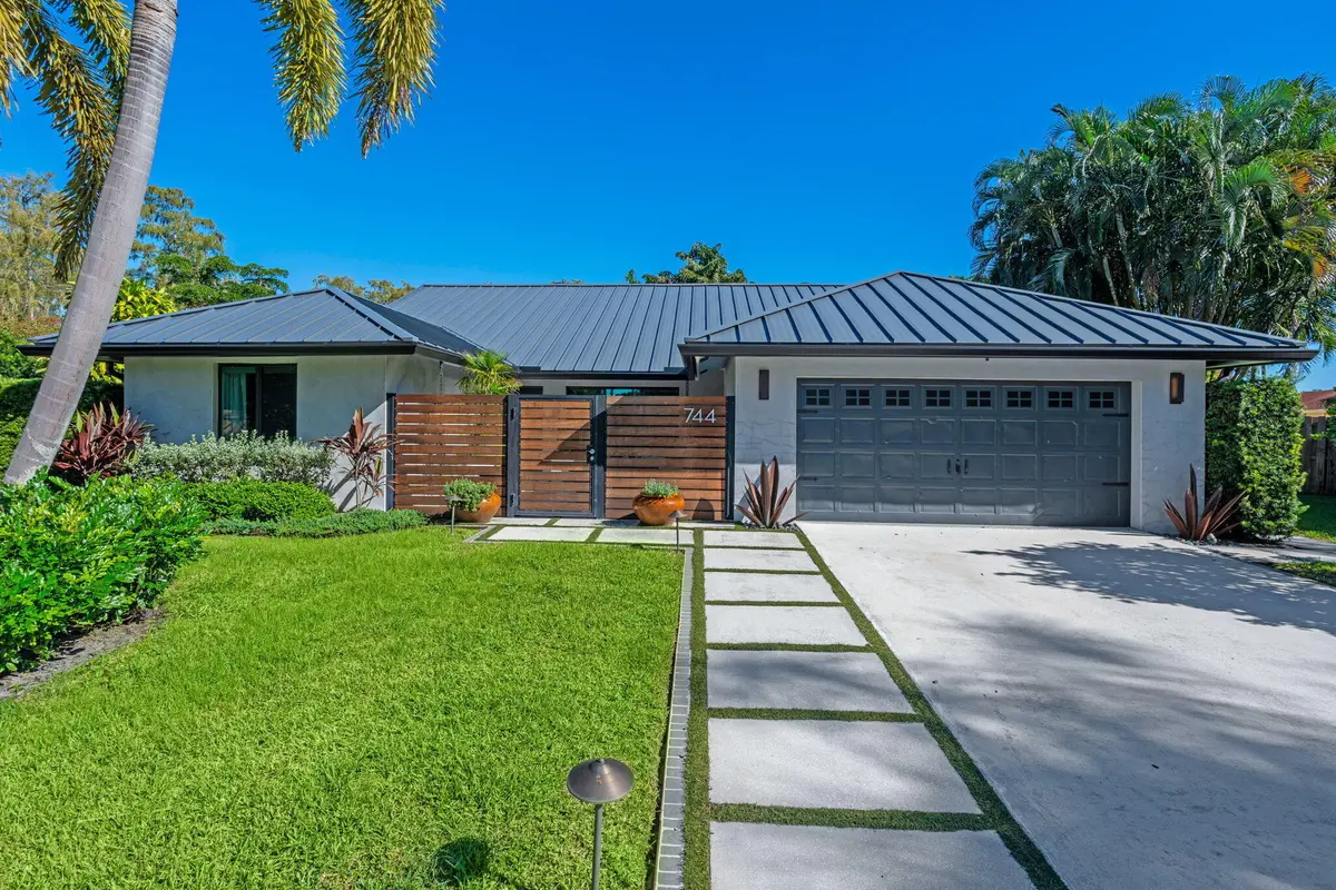 1-web-or-mls-A7401906 at 744 Windflower Court, Wellington