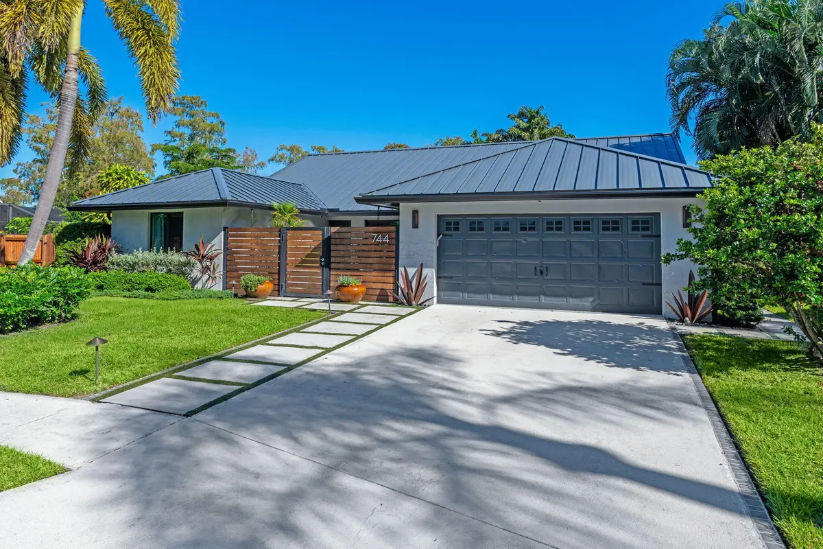 2-web-or-mls-A7401904 at 744 Windflower Court, Wellington
