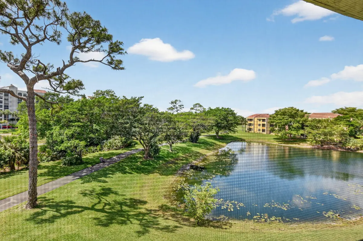 view at 7472 La Paz Boulevard 304, Boca Raton
