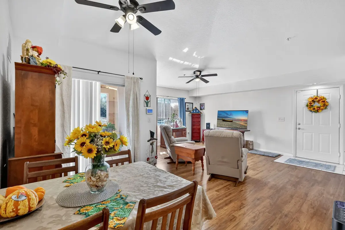 Dining area (1) at 201 SW Palm Drive 201, Port St. Lucie