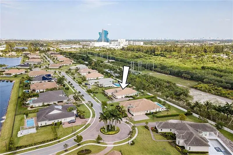 8809f0323a67b425e1e9133d4f1805c9-uncropp at 5716 S Sterling Ranch, Davie