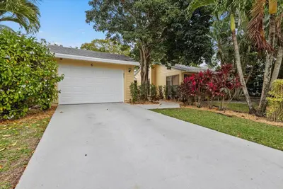 6691 S Pine Court, West Palm Beach – Single Family Residence for sale