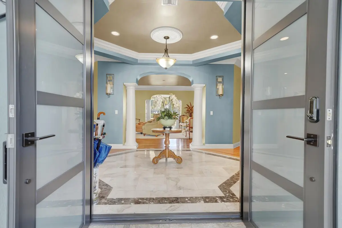 Grand entrance foyer at 181 Atlantis Boulevard C, Atlantis