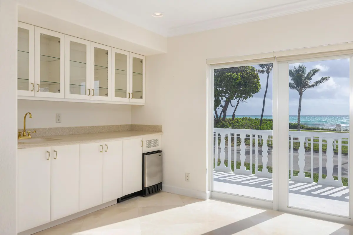 low-8 at 5505 N Ocean Boulevard 15-204, Ocean Ridge