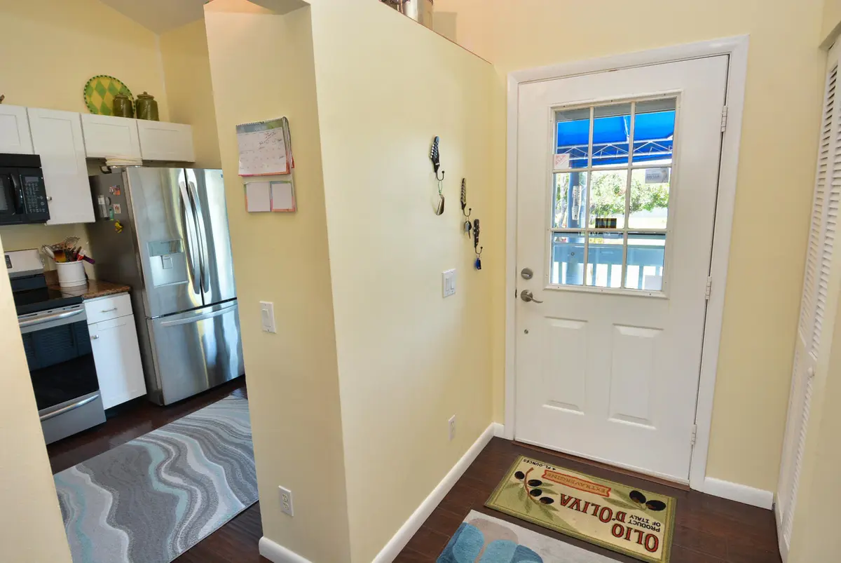 Entry at 1555 NE Beacon Drive Apt 1006, Jensen Beach