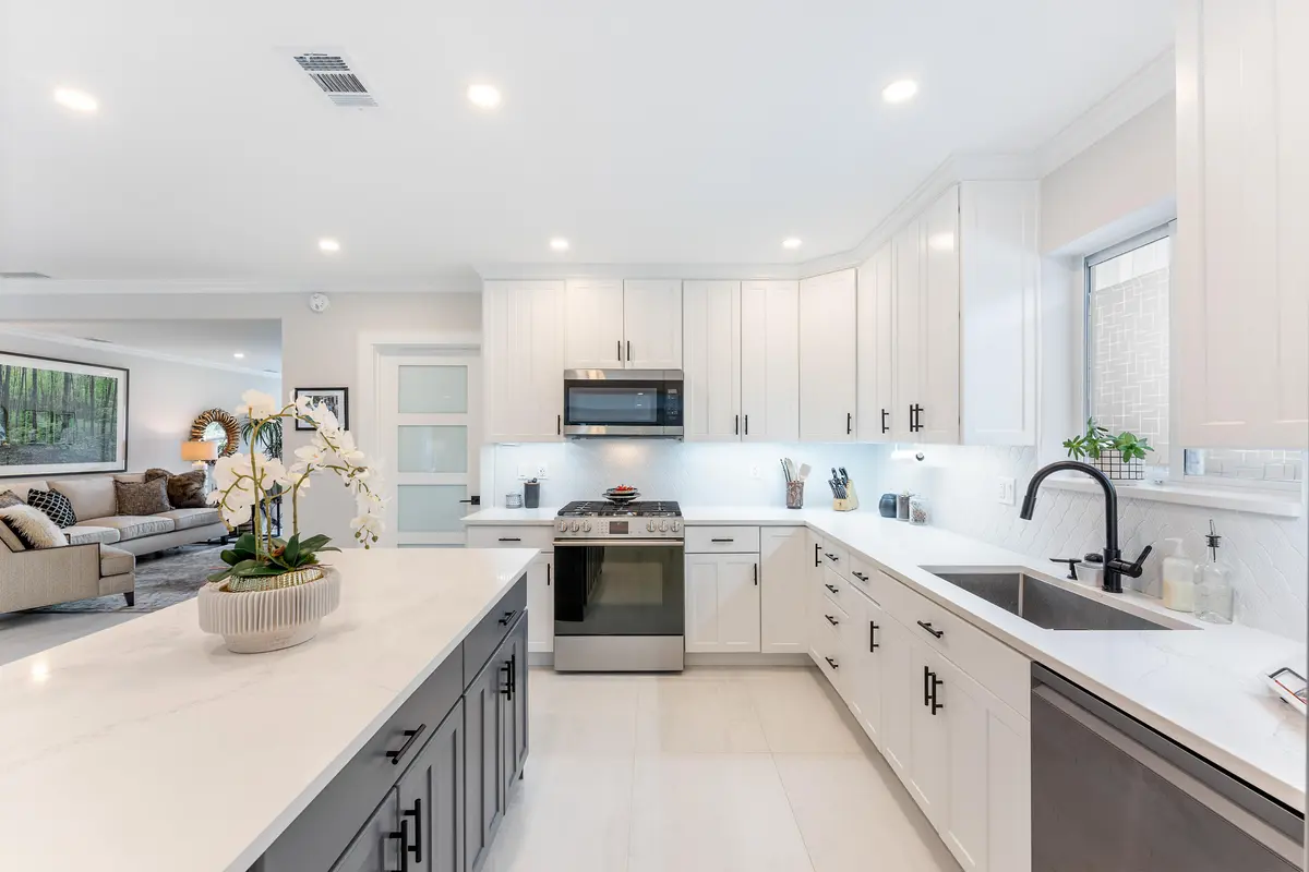 09-807 SE 11th Ct Fort Lauderdale FL-111 at 807 SE 11th Court, Fort Lauderdale