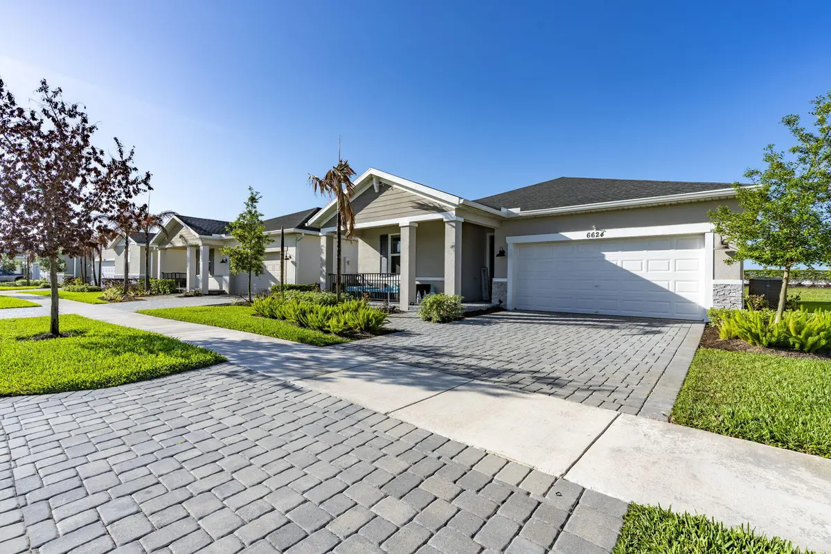 2-web-or-mls-iPixx_00_2 at 6624 NW Cloverdale Avenue, Port St. Lucie