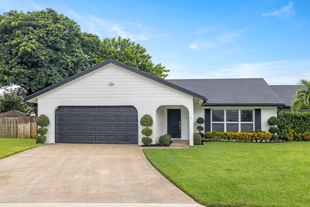 exterior front at 1145 Hickory Trail, Wellington