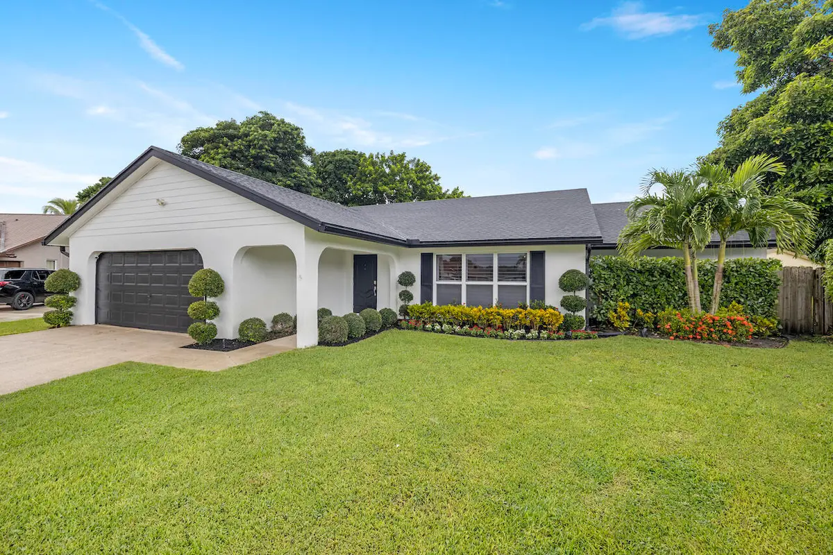 exterior front at 1145 Hickory Trail, Wellington