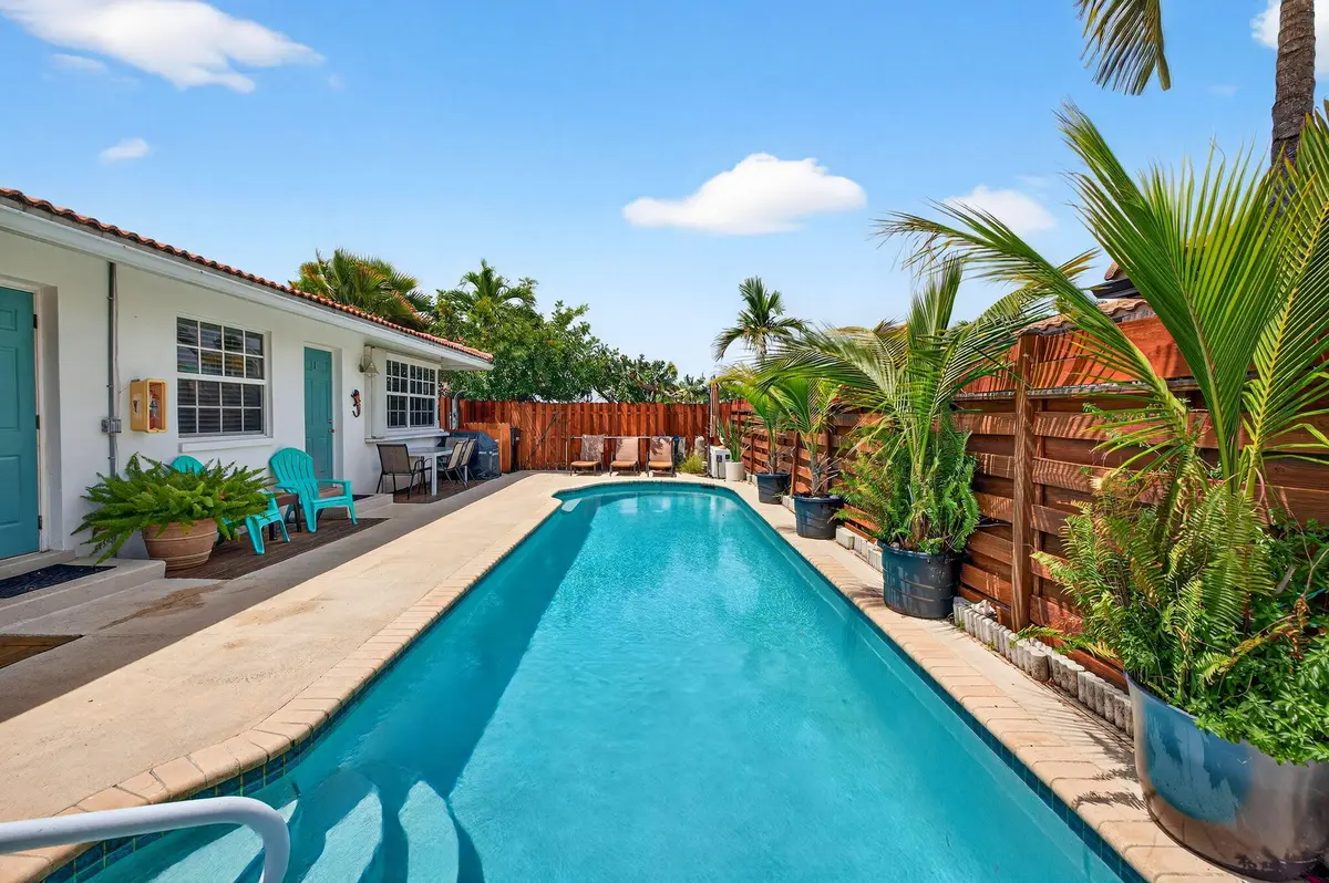 7-web-or-mls-A699A8107 at 4532 Poinciana Street, Lauderdale-By-The-Sea