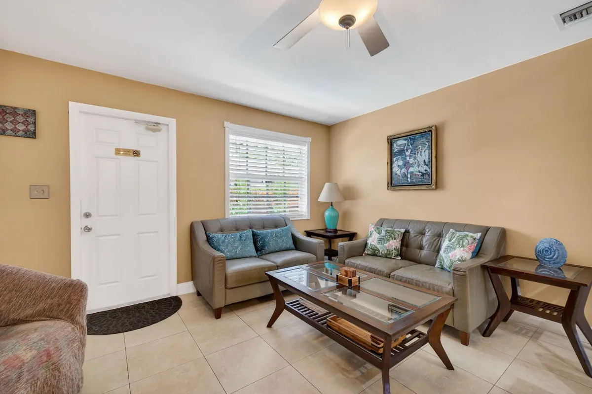 25-web-or-mls-A699A8339 at 4532 Poinciana Street, Lauderdale-By-The-Sea