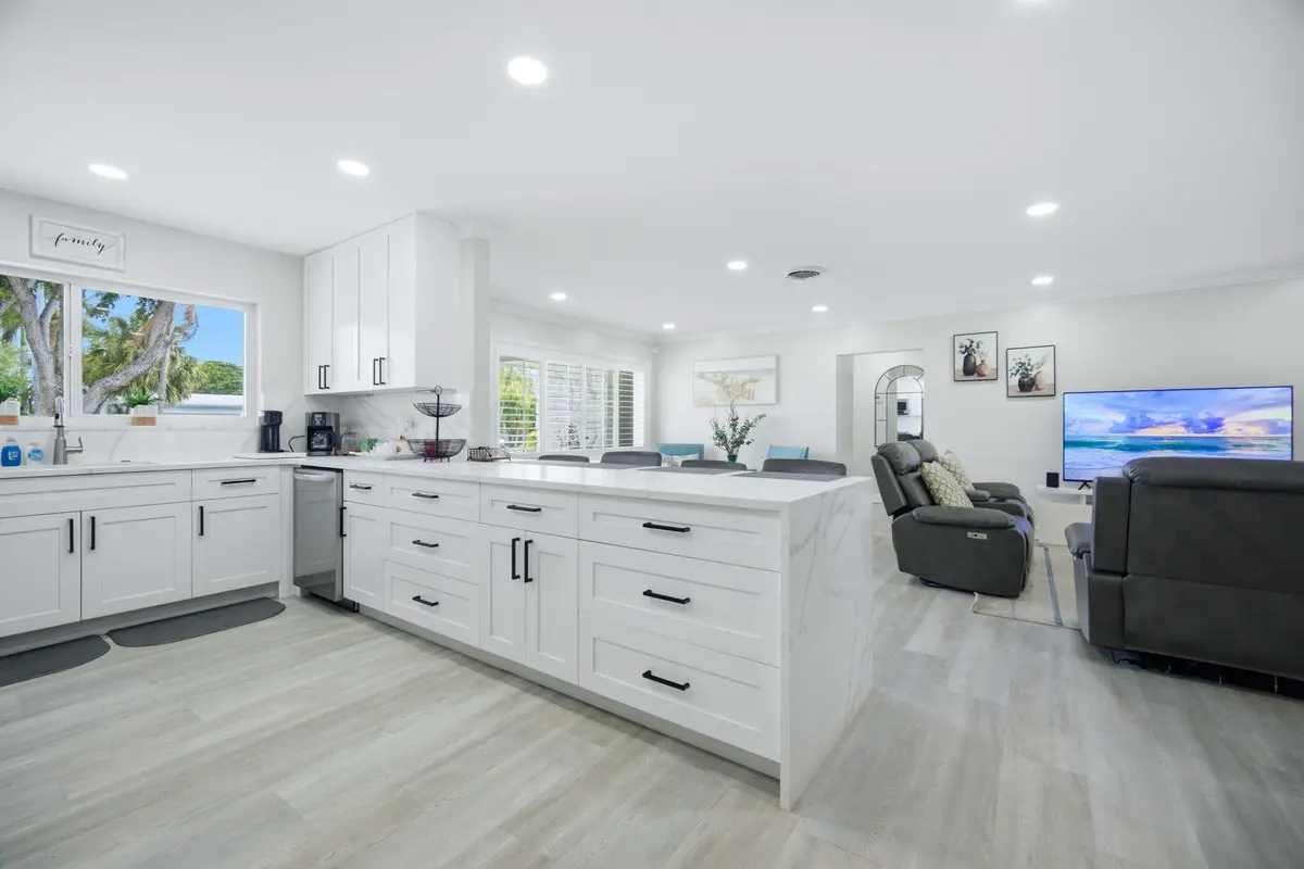 22-web-or-mls-IMG_3599 at 2740 SE 7th Street, Pompano Beach