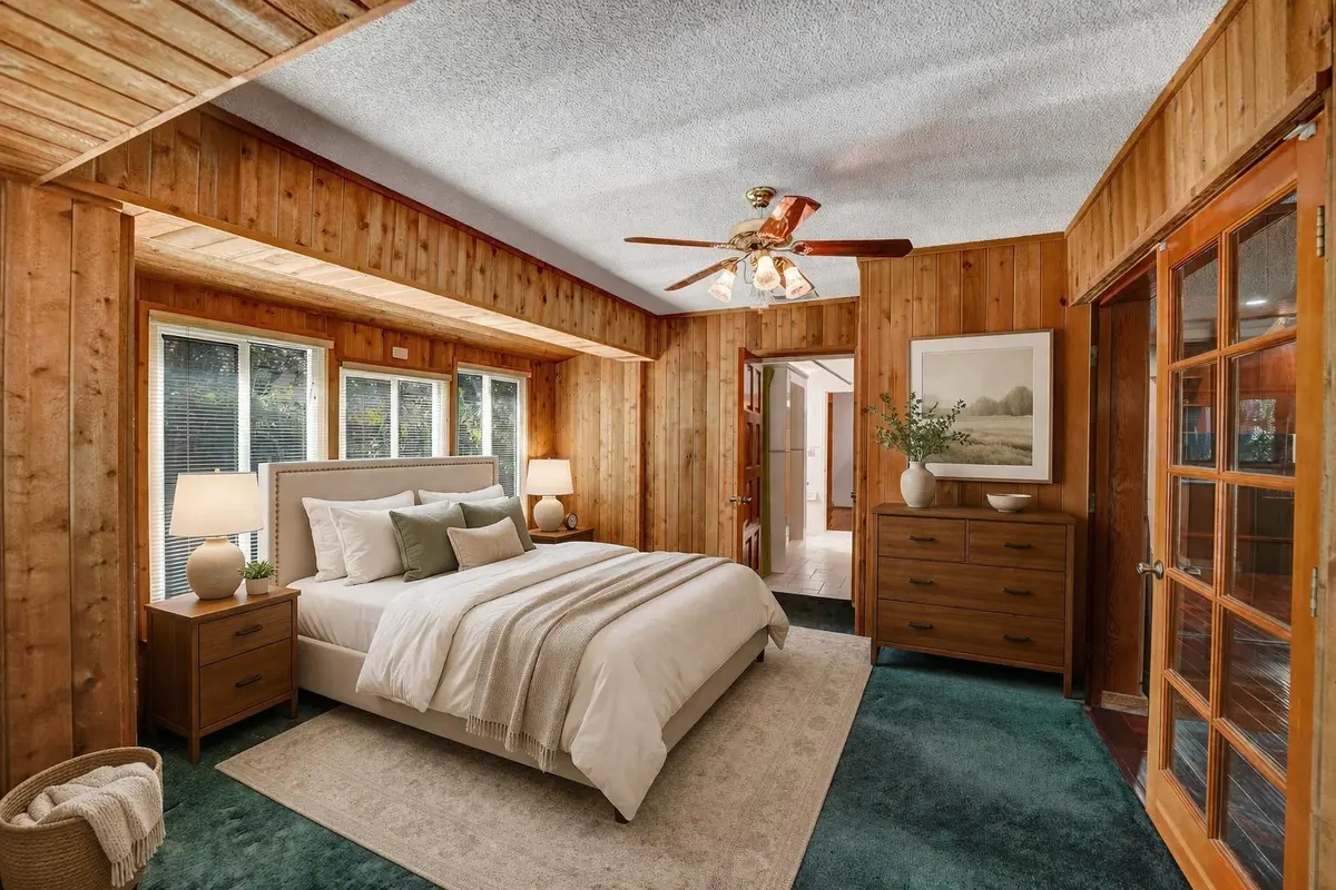 fox bed at 4731 NE 13 Avenue, Oakland Park