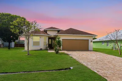 930 SW Versailles Avenue, Port St. Lucie – sold