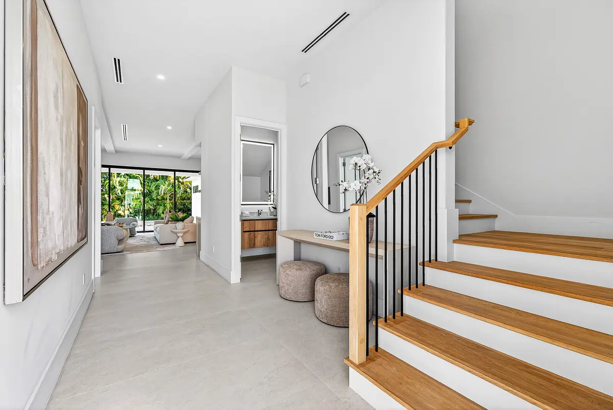 Entry at 213 NE 9th Street, Delray Beach
