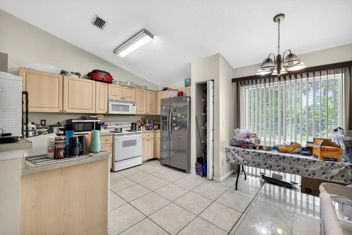 7-web-or-mls-3A5A5482 at 925 SW 11th St Street, Vero Beach