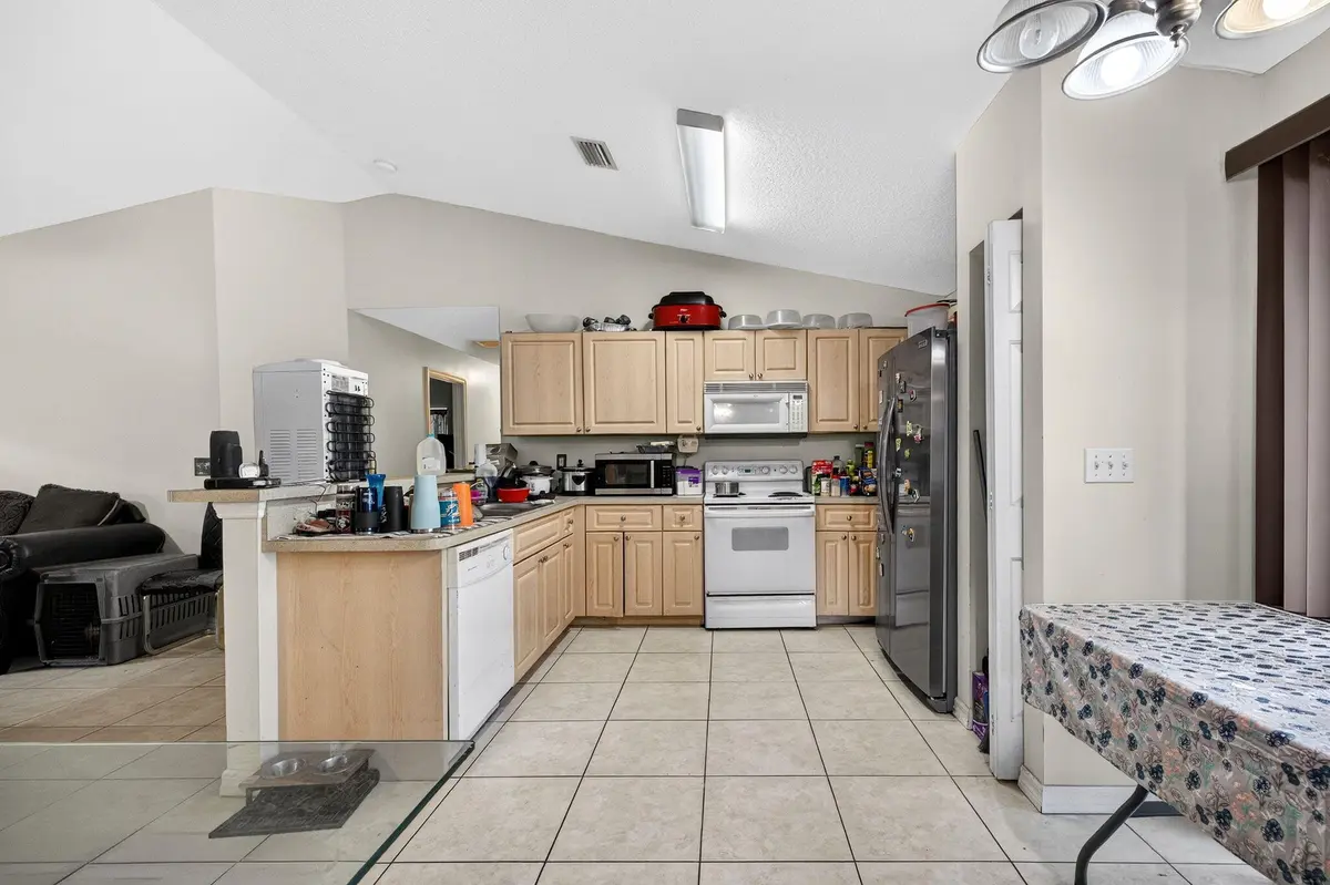 6-web-or-mls-3A5A5477 at 925 SW 11th St Street, Vero Beach