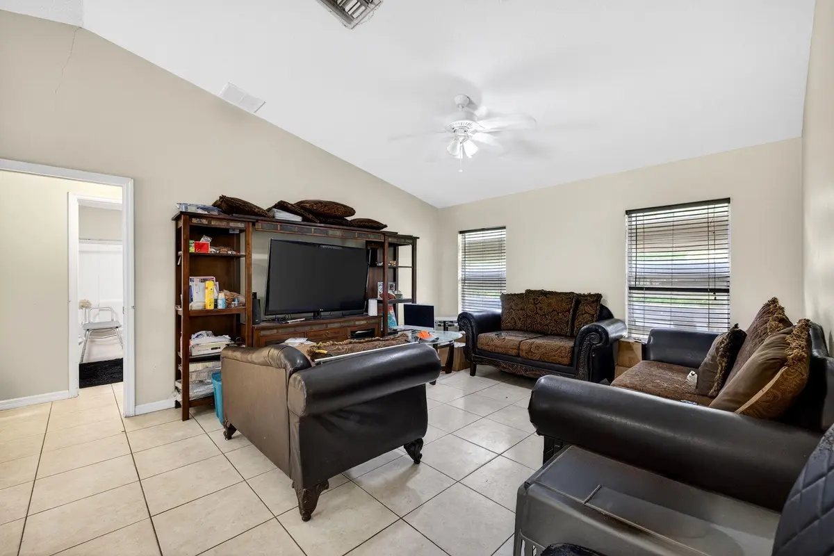4-web-or-mls-3A5A5492 at 925 SW 11th St Street, Vero Beach
