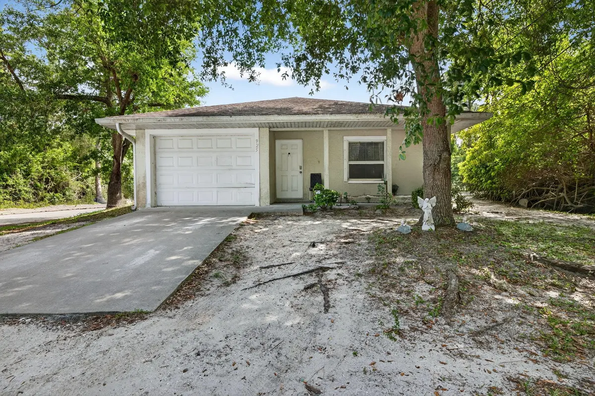 1-web-or-mls-3A5A5522 at 925 SW 11th St Street, Vero Beach