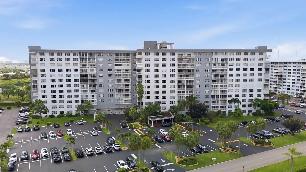 28_dji_fly_20260406_113520_0002_17754897 at 3800 Hillcrest Drive 310, Hollywood
