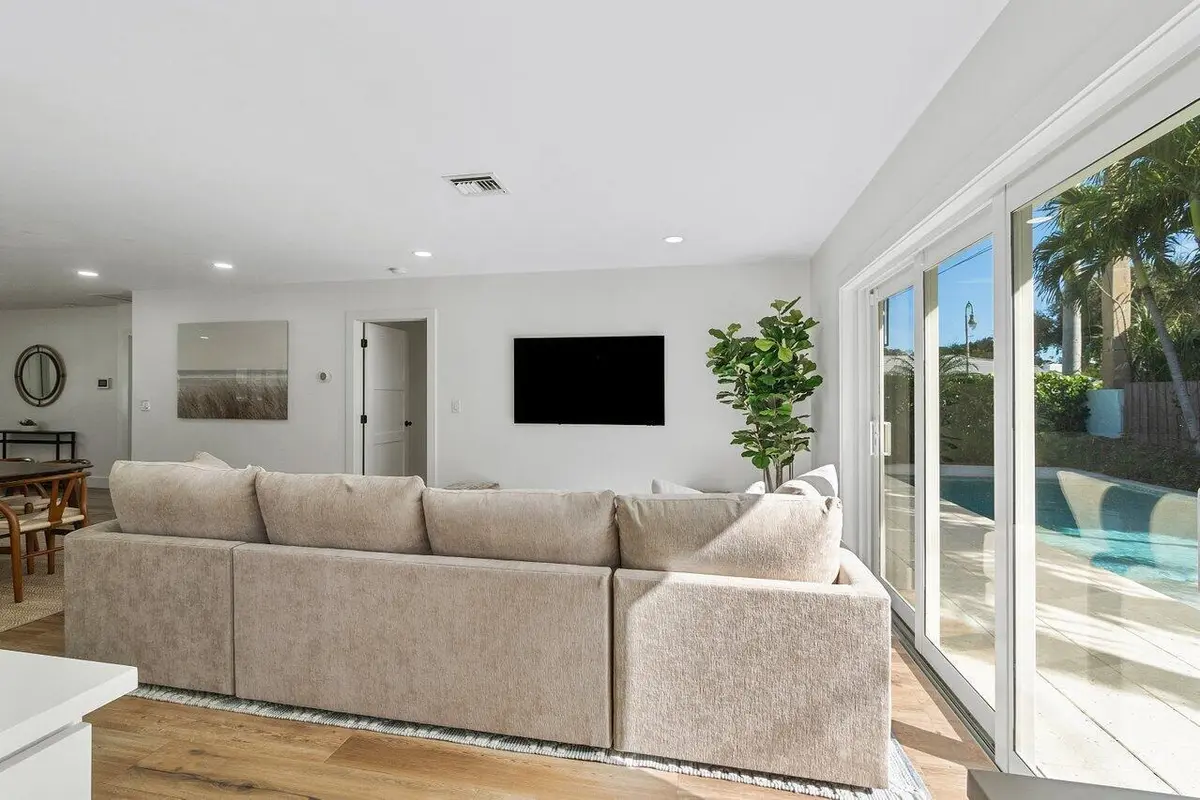 LOUNGE at 300 Lytle Street, West Palm Beach