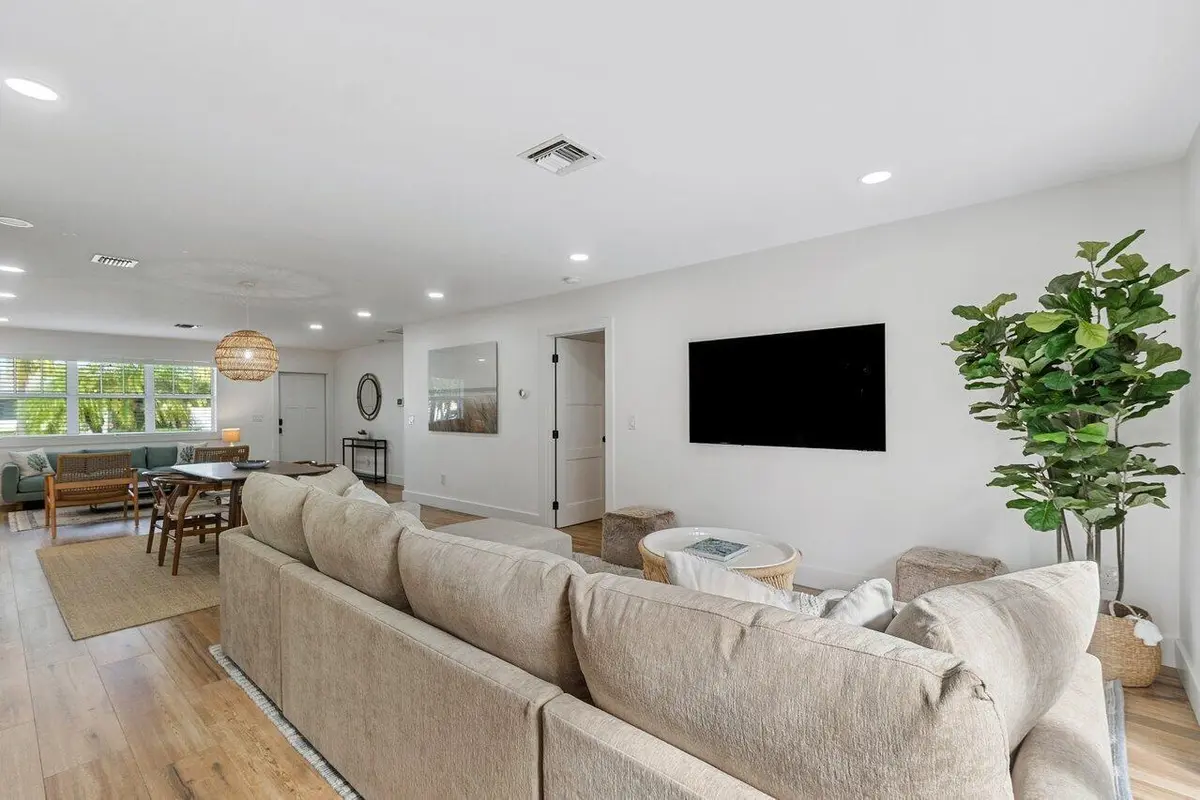 LOUNGE at 300 Lytle Street, West Palm Beach