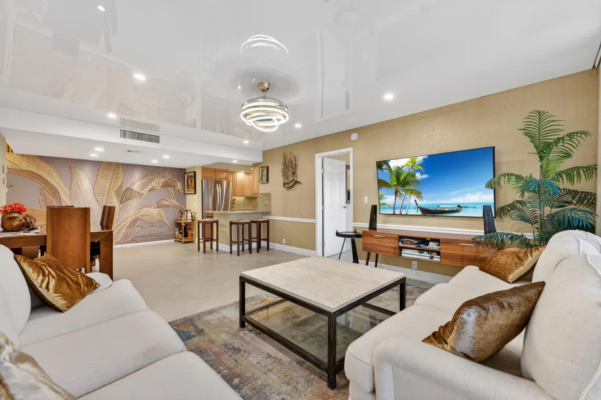 beyc698de64acc65a at 336 Golfview Road 704, North Palm Beach