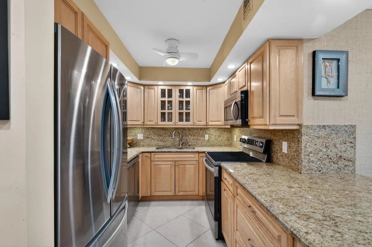 beyc698de65e0e403 at 336 Golfview Road 704, North Palm Beach