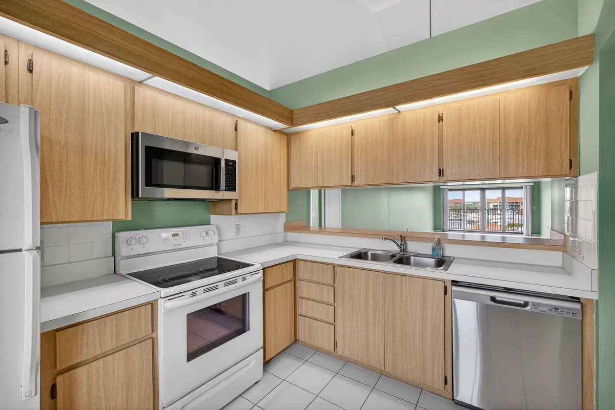 kitchen at 601 Seafarer Circle 504, Jupiter