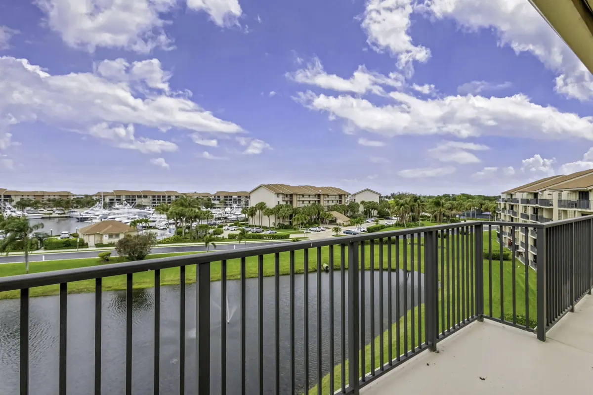 patio at 601 Seafarer Circle 504, Jupiter