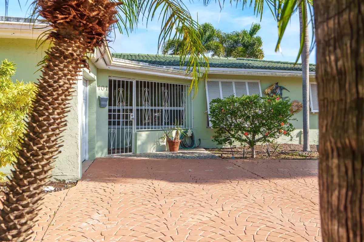 DSC07800 at 101 SE 14th Street, Pompano Beach