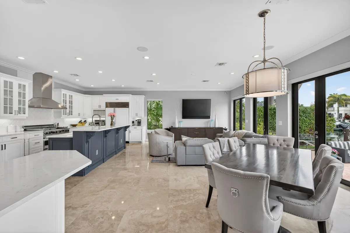 Wet Bar Left of Open Kitchen at 2406 Barcelona Drive, Fort Lauderdale