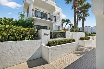 5790 Jimmy Buffett Mem Highway, Vero Beach – Condominium for rent