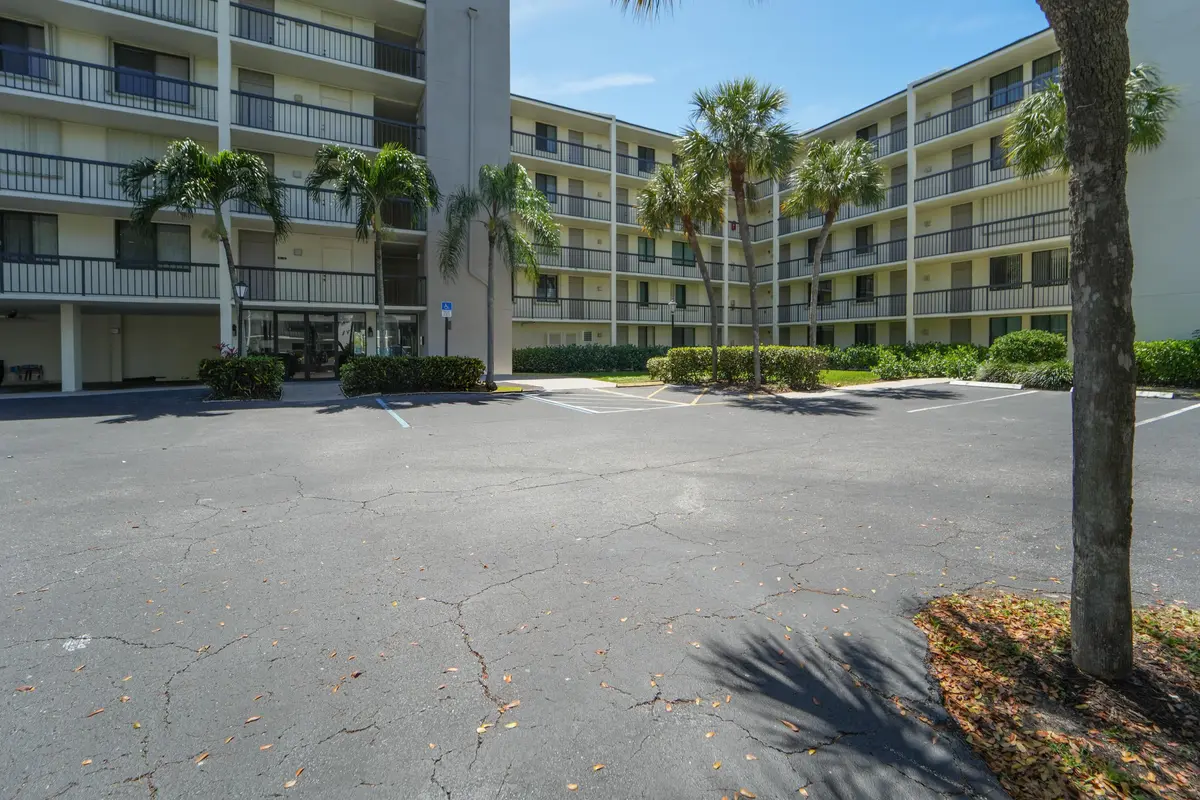 M1 Building at 1605 S Us Highway 1 303m1, Jupiter