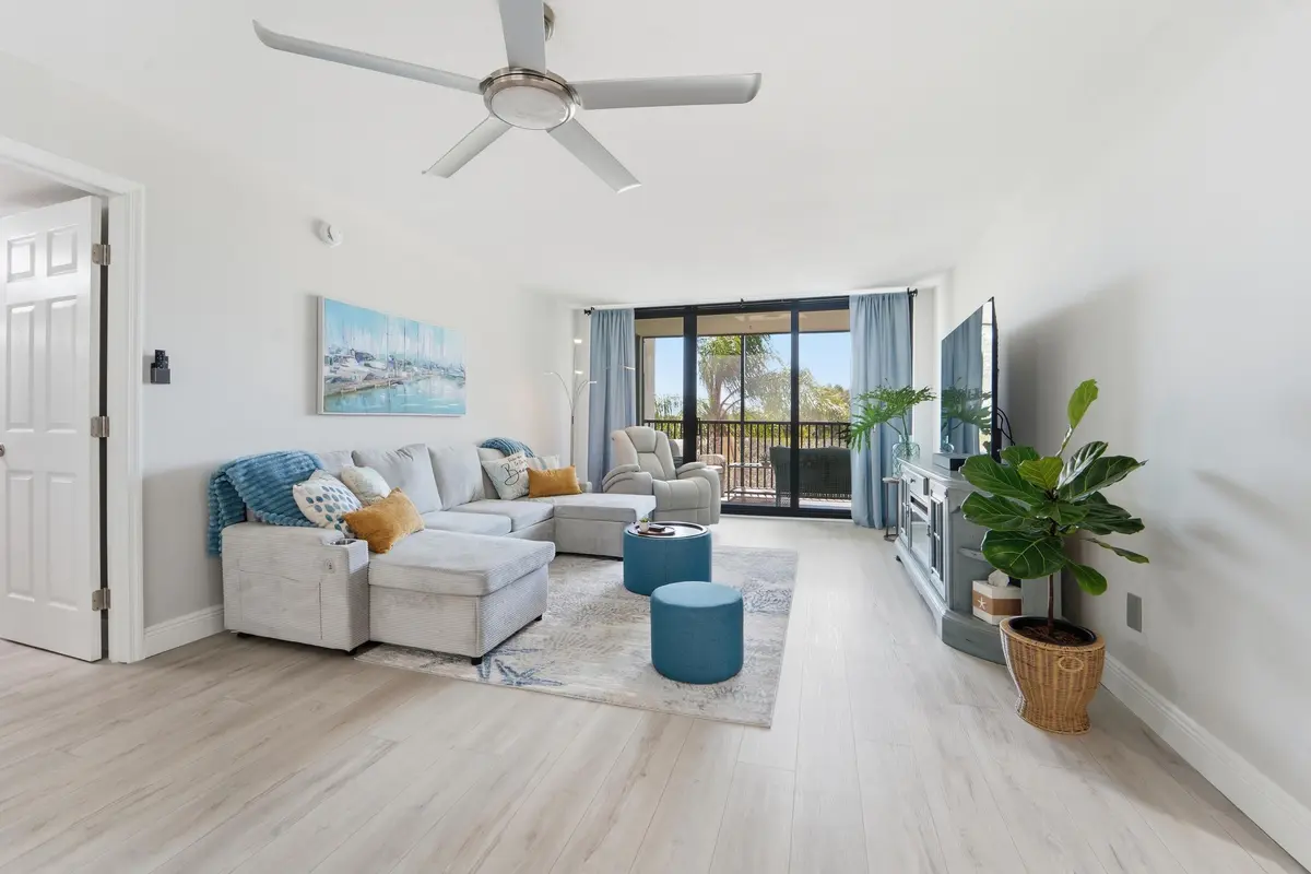 Living Area at 1605 S Us Highway 1 303m1, Jupiter