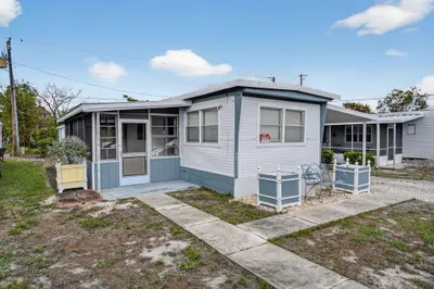 10885 SE Federal Highway 96, Hobe Sound – Mobile Home for sale