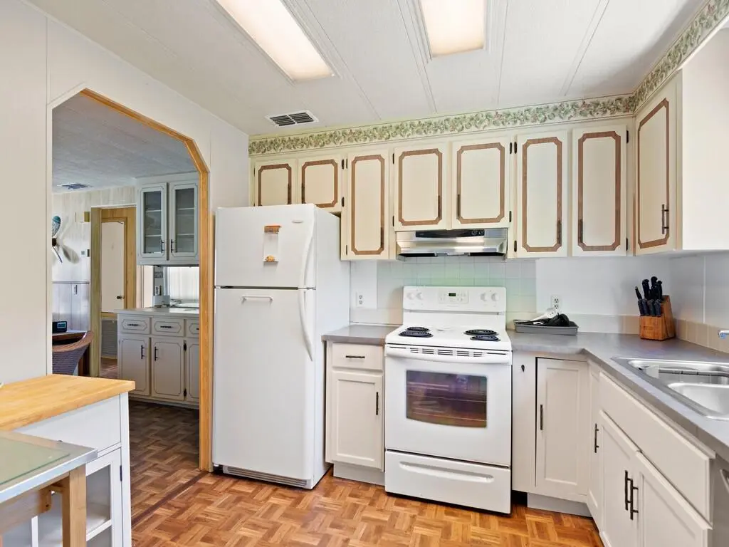 Resized012 at 521 NE Sapphire Way, Jensen Beach