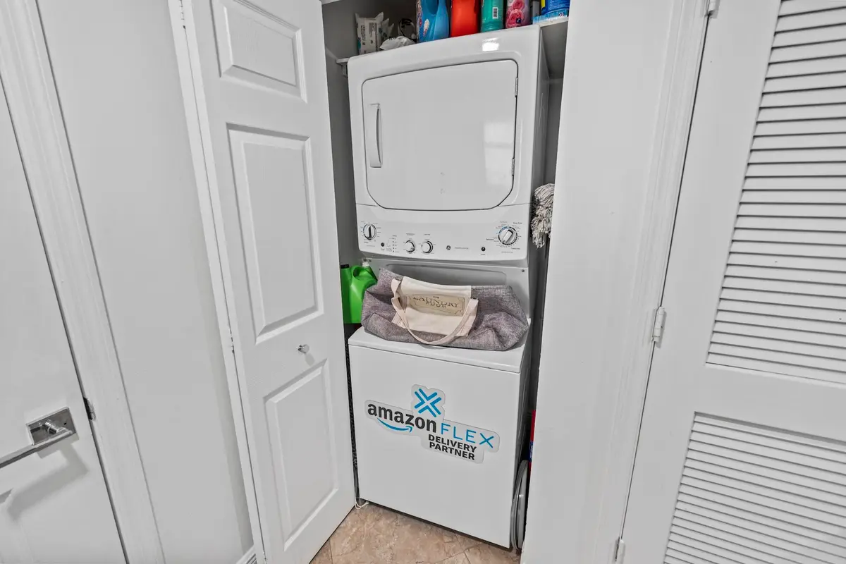 Washer and dryer at 140 S Dixie Highway 733, Hollywood