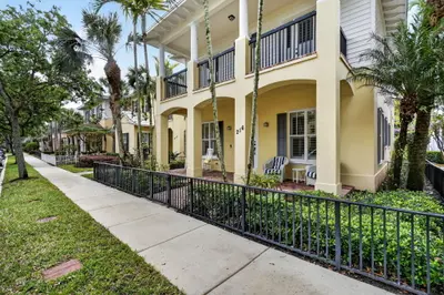 216 W Bay Cedar Circle, Jupiter – sold