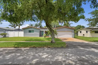 5261 SW 89th Avenue, Cooper City – sold