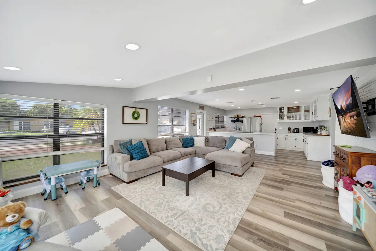 14-web-or-mls-DSC01418 at 831 NW 39th Street, Oakland Park