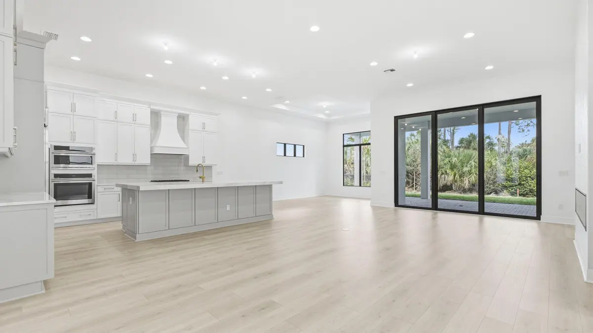 Kitchen at 13282 Artisan Circle, Palm Beach Gardens