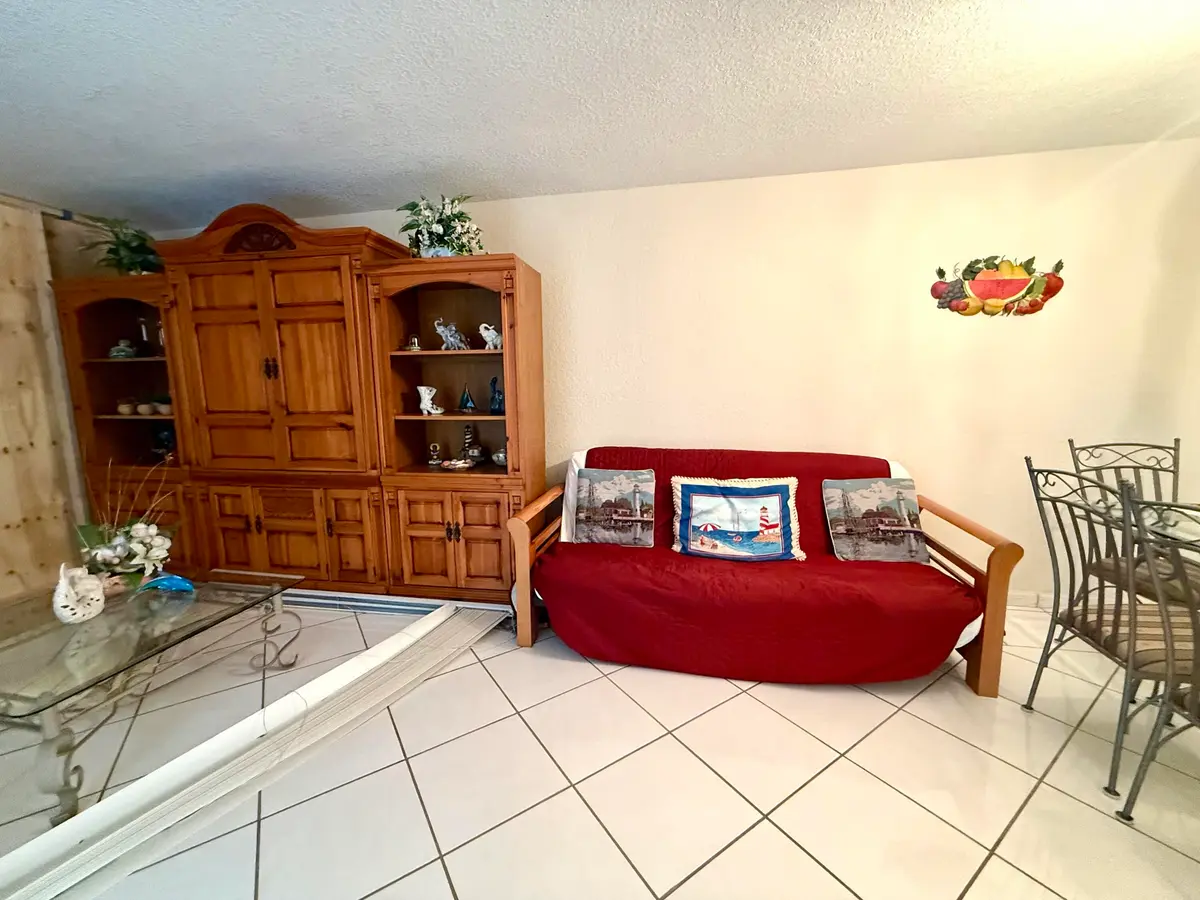 Living room at 101 BRINY Avenue 409, Pompano Beach