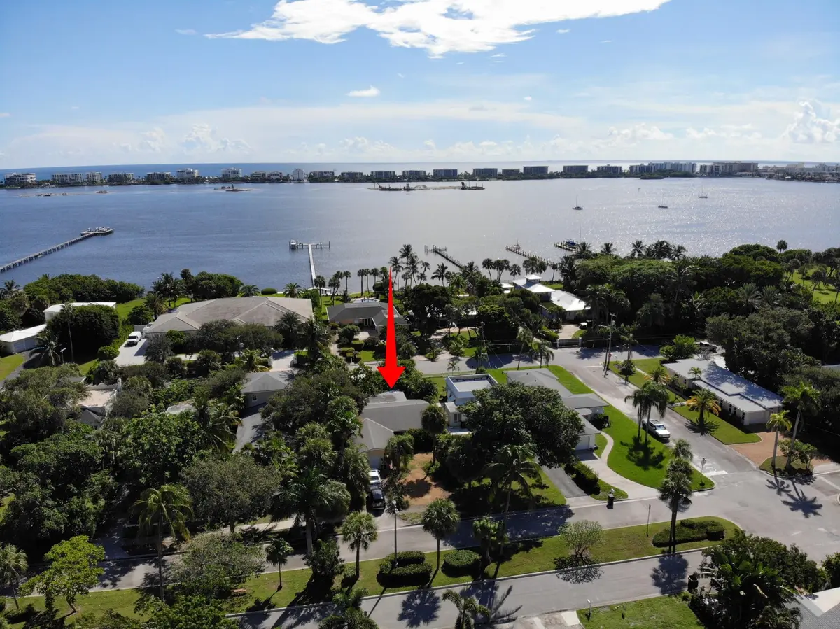 Photo 1 at 922 S Palmway, Lake Worth Beach