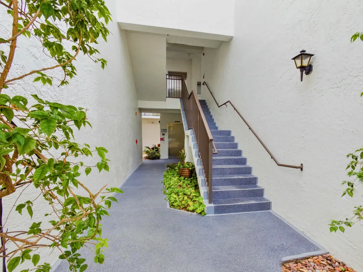 Building Access at 5265 Brisata Circle P, Boynton Beach