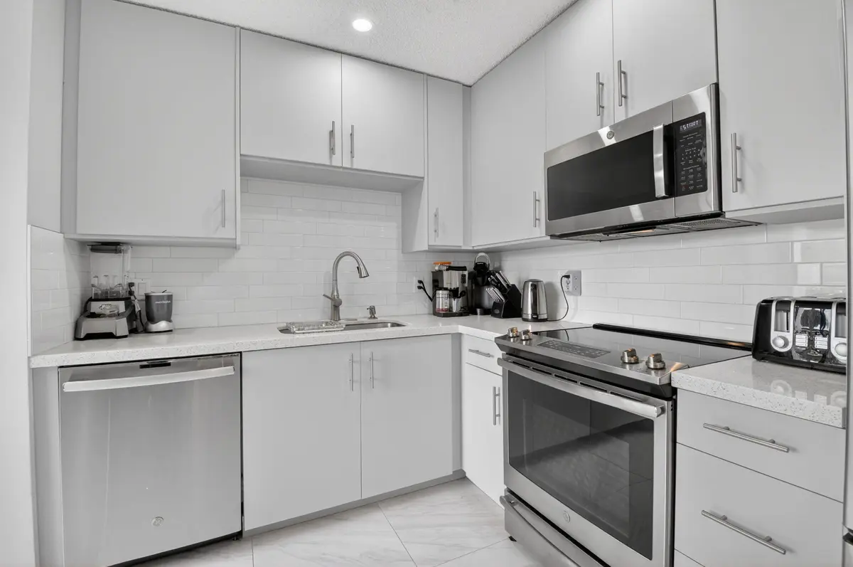Clean, white and functional at 7563 Glendevon Lane 1306, Delray Beach